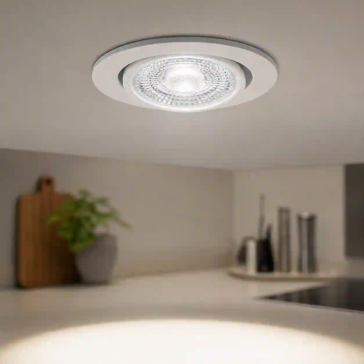 LED žárovka RGB GU10 zapojená v podhledovém svítidle